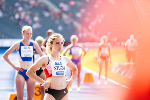 Lucia Sturm (TSV Moselfeuer Lehmen) im 800m Finale waehrend der deutschen Leichtathletik-Meisterschaften im Olympiastadion am 26.06.2022 in Berlin